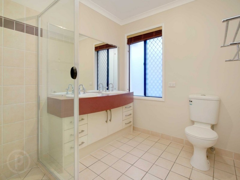 22 Gleneagles Crescent, Oxley QLD 4075