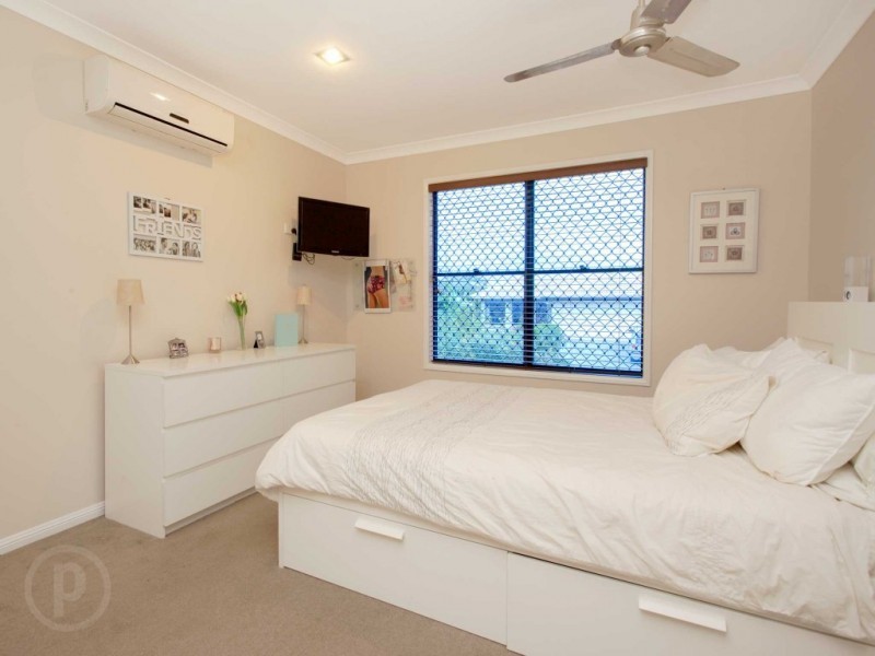 22 Gleneagles Crescent, Oxley QLD 4075