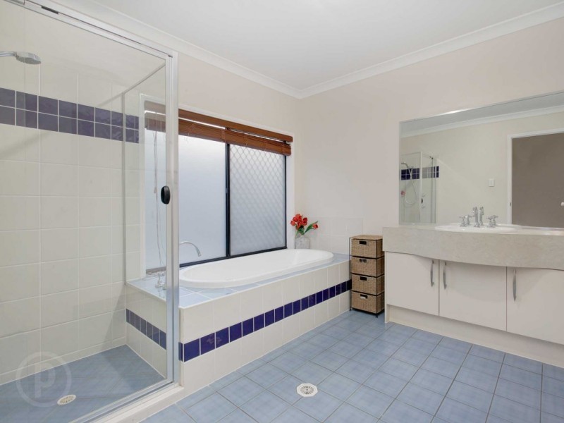 22 Gleneagles Crescent, Oxley QLD 4075