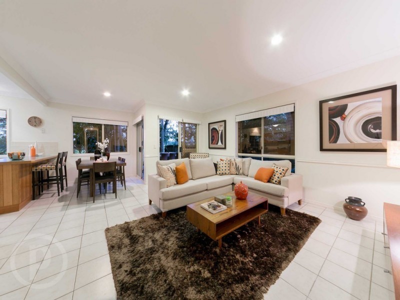 27 Churchill Street, Graceville QLD 4075