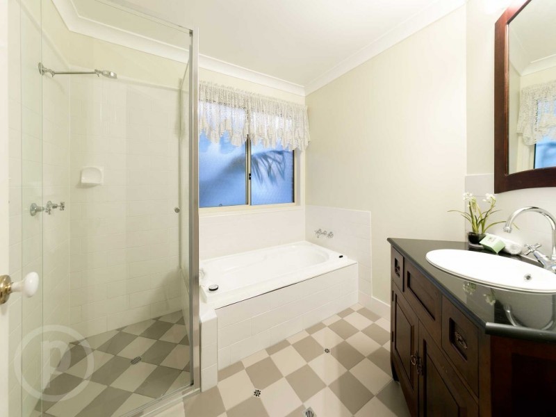 27 Churchill Street, Graceville QLD 4075