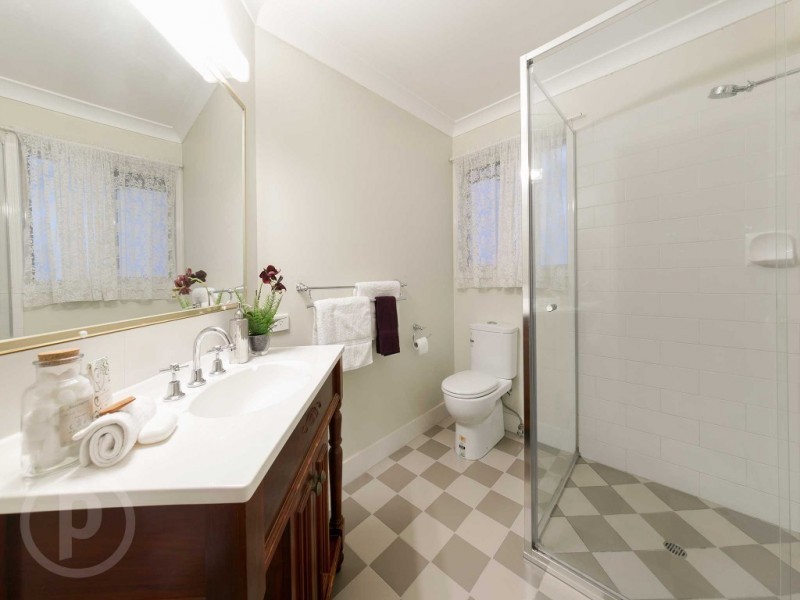 27 Churchill Street, Graceville QLD 4075