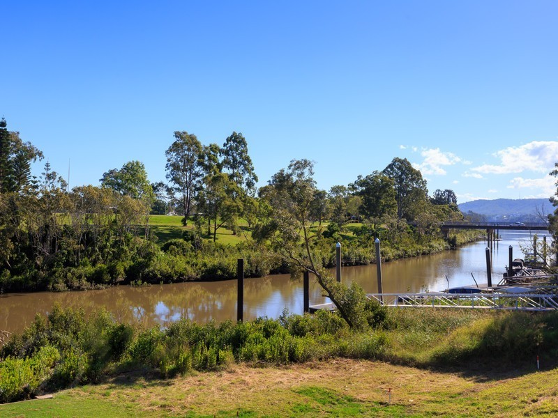 27 Vivian Street, Tennyson QLD 4105