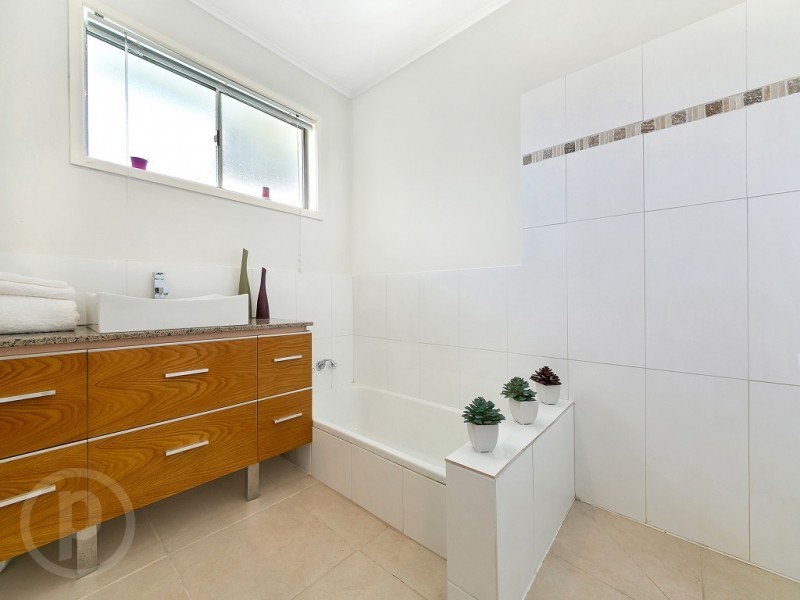 22 Landstead Street, Oxley QLD 4075