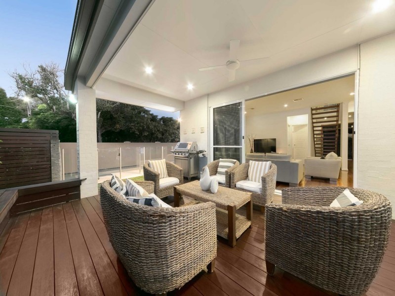 52 Long Street West, Graceville QLD 4075