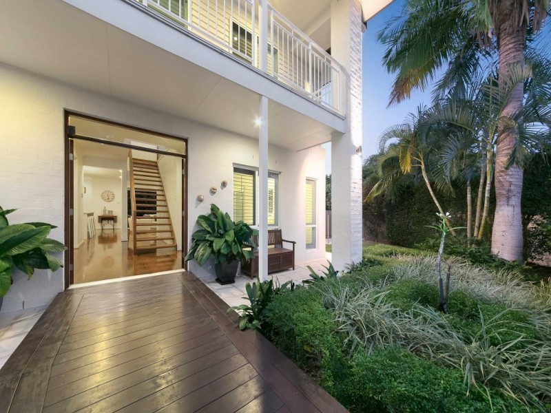 52 Long Street West, Graceville QLD 4075