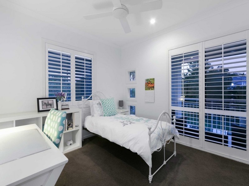 52 Long Street West, Graceville QLD 4075