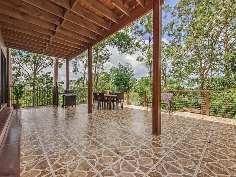 33 Tamarix Street, Chapel Hill QLD 4069