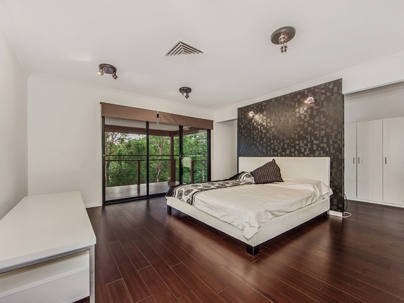 33 Tamarix Street, Chapel Hill QLD 4069