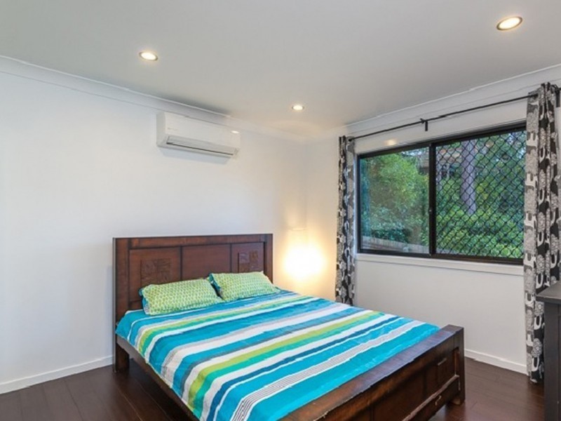 33 Tamarix Street, Chapel Hill QLD 4069