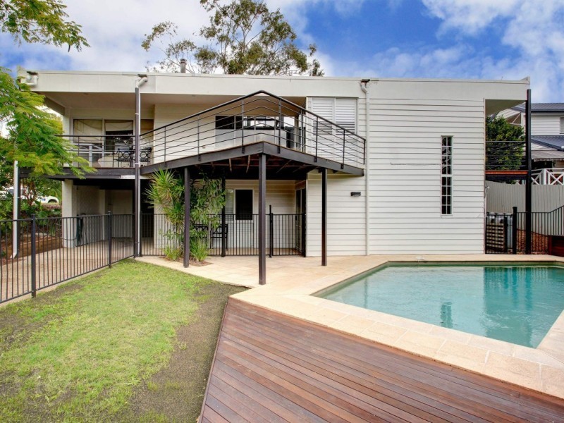 10 Pontefract Street, Chapel Hill QLD 4069