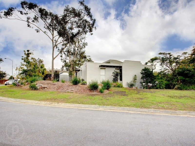 10 Pontefract Street, Chapel Hill QLD 4069