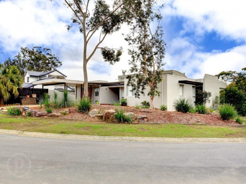 10 Pontefract Street, Chapel Hill QLD 4069