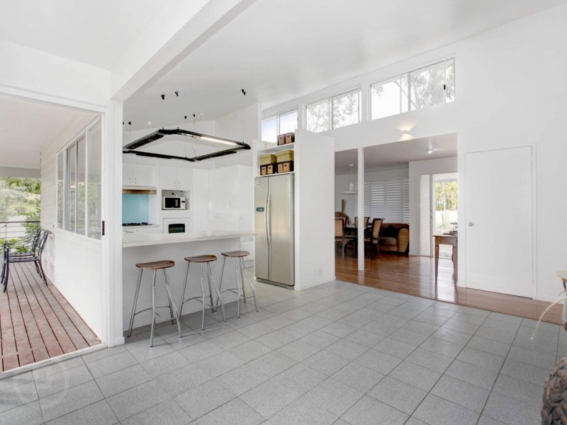 10 Pontefract Street, Chapel Hill QLD 4069