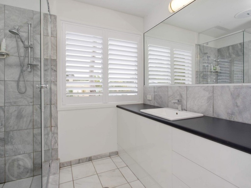 10 Pontefract Street, Chapel Hill QLD 4069