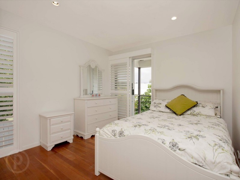 10 Pontefract Street, Chapel Hill QLD 4069