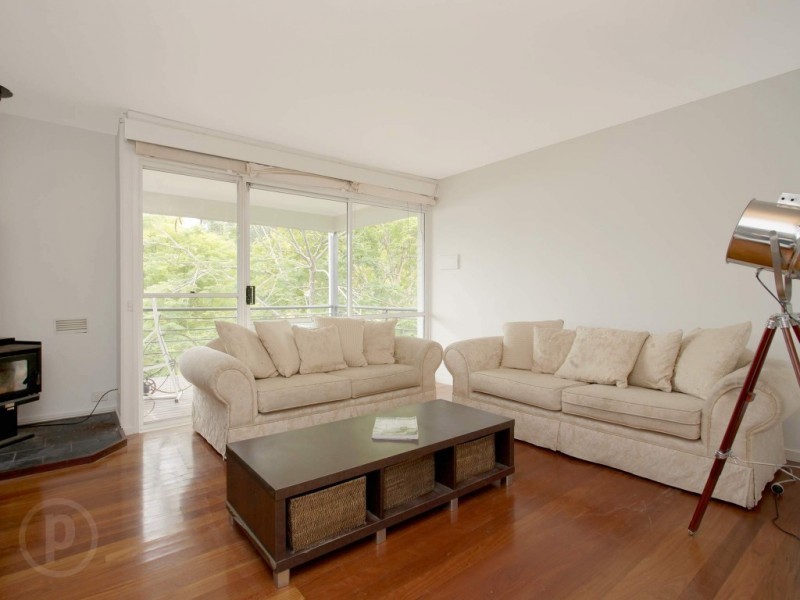 10 Pontefract Street, Chapel Hill QLD 4069