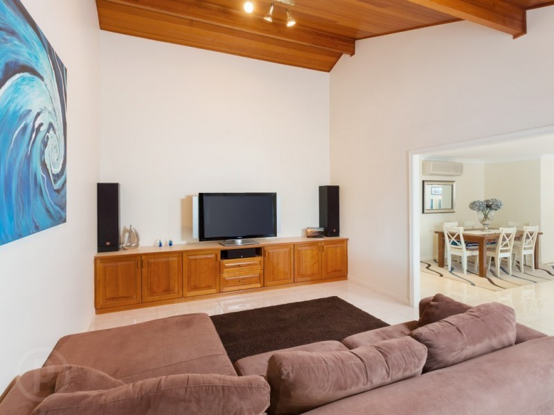 2 McKellar Court, Mount Ommaney QLD 4074