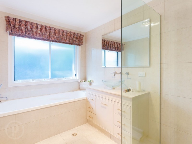 2 McKellar Court, Mount Ommaney QLD 4074