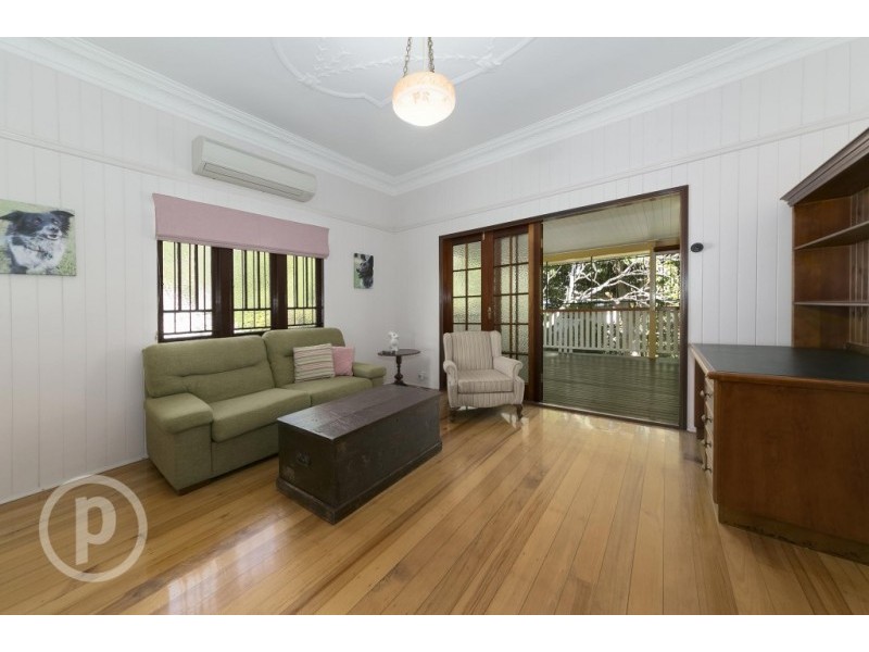 561 Honour Avenue, Sherwood QLD 4075