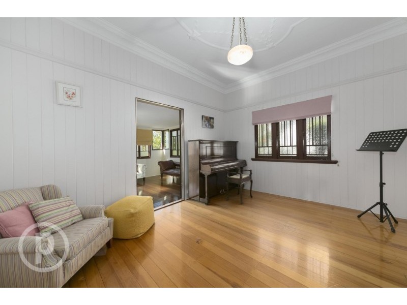 561 Honour Avenue, Sherwood QLD 4075