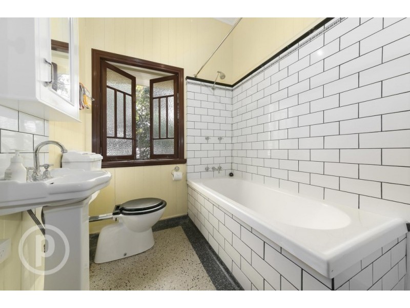 561 Honour Avenue, Sherwood QLD 4075