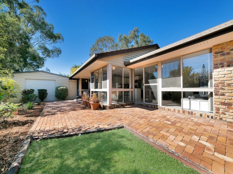 7 St Amand Street, Sinnamon Park QLD 4073