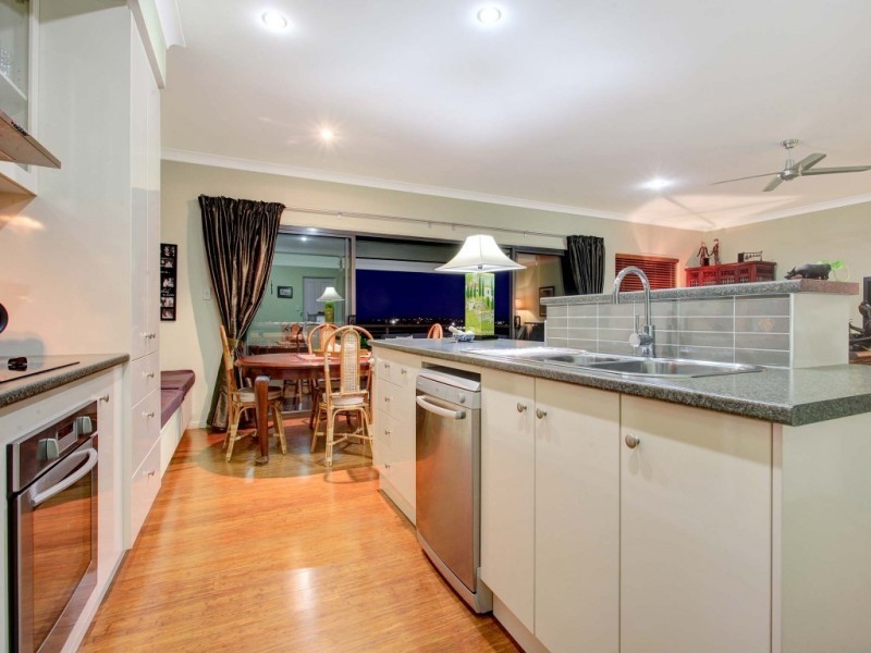 15 Grandview Place, Oxley QLD 4075