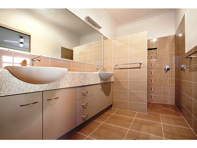 15 Grandview Place, Oxley QLD 4075