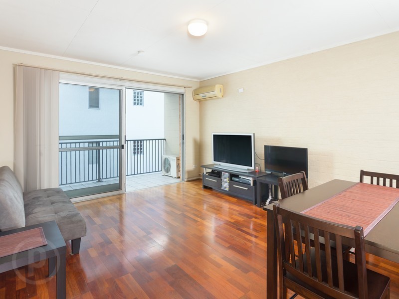 8/104 Gailey Road, St Lucia QLD 4067