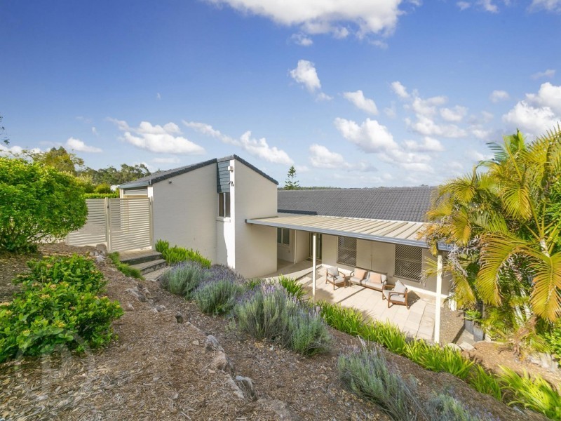 27 Hakea Crescent, Chapel Hill QLD 4069