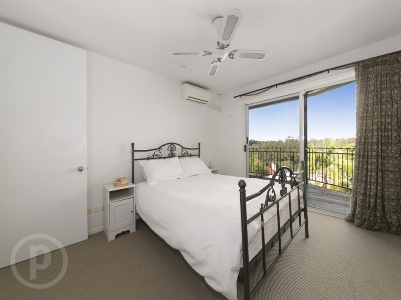 27 Hakea Crescent, Chapel Hill QLD 4069