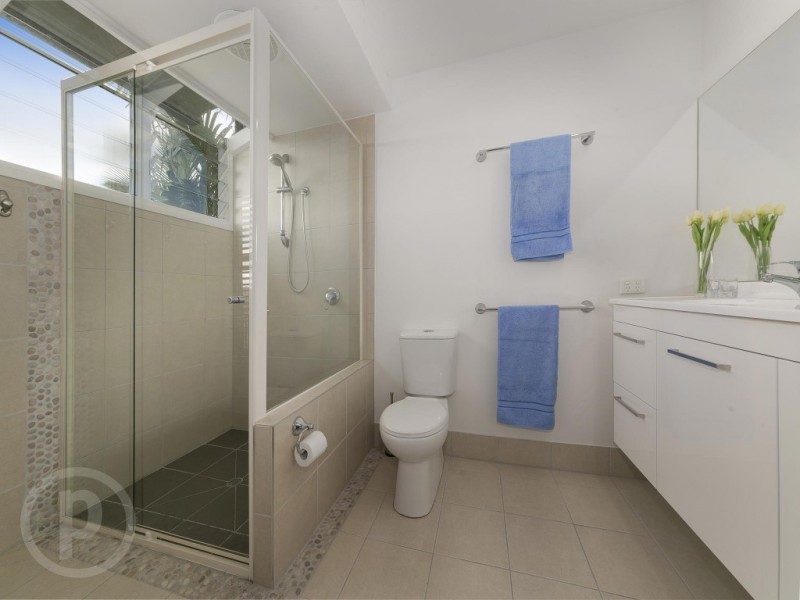 27 Hakea Crescent, Chapel Hill QLD 4069