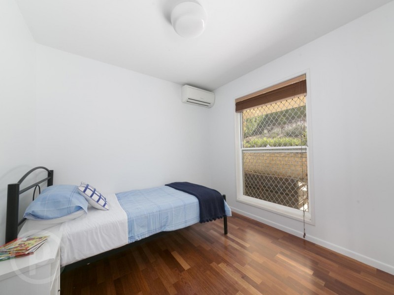 27 Hakea Crescent, Chapel Hill QLD 4069