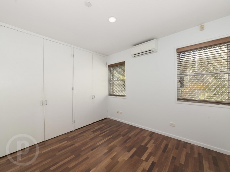 27 Hakea Crescent, Chapel Hill QLD 4069