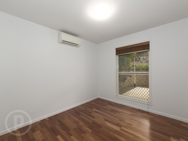 27 Hakea Crescent, Chapel Hill QLD 4069