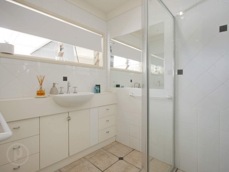 19 Kew Road, Graceville QLD 4075