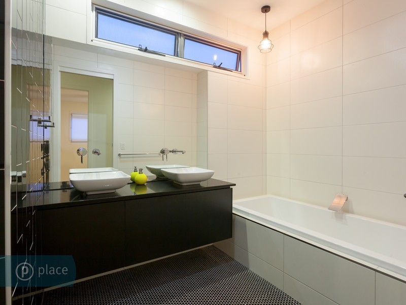 41 Camelot Street, Tennyson QLD 4105