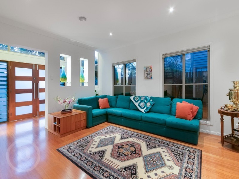 32 Dan Street, Graceville QLD 4075