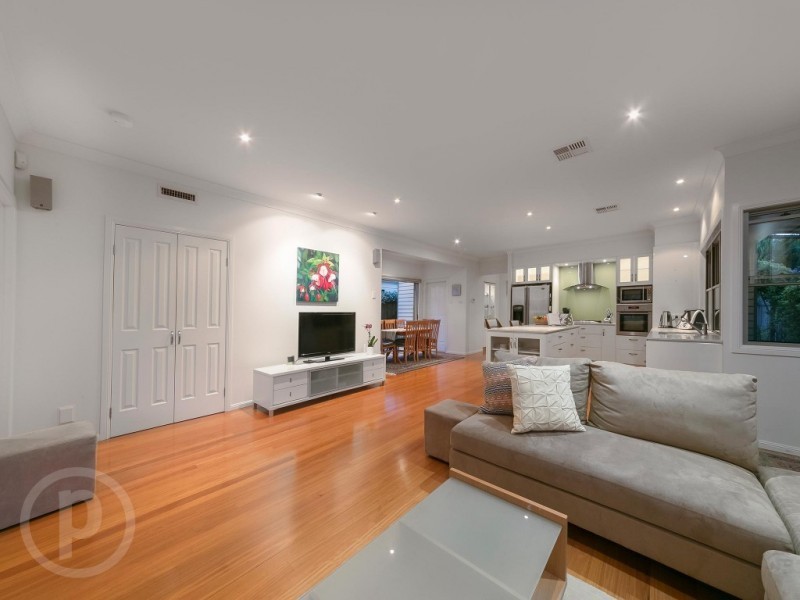 32 Dan Street, Graceville QLD 4075