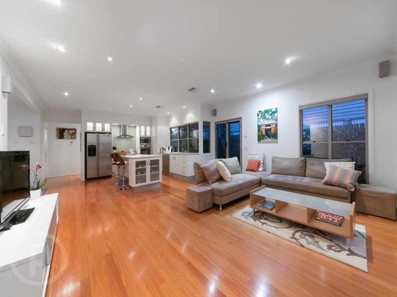 32 Dan Street, Graceville QLD 4075