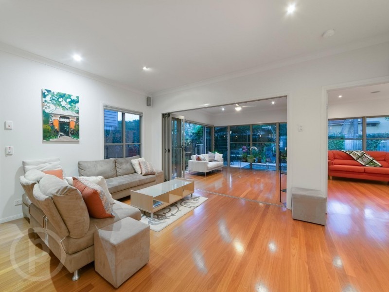 32 Dan Street, Graceville QLD 4075