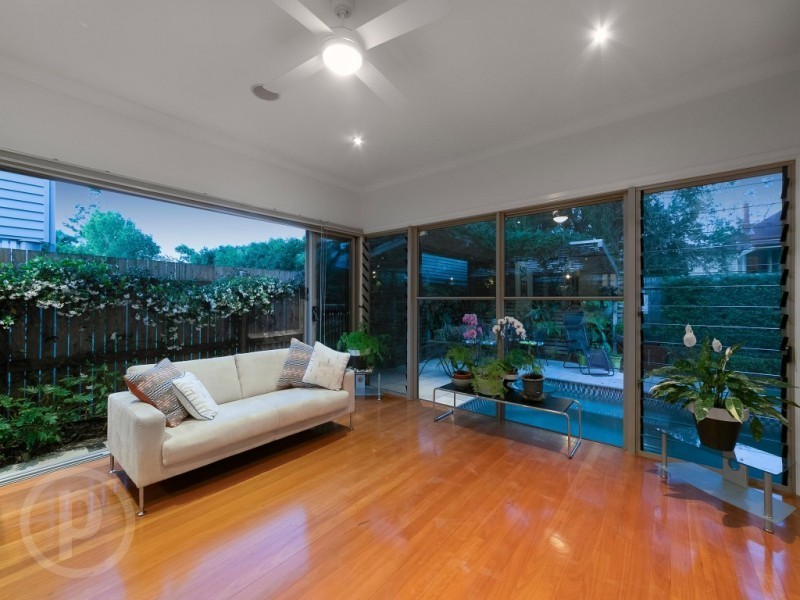 32 Dan Street, Graceville QLD 4075