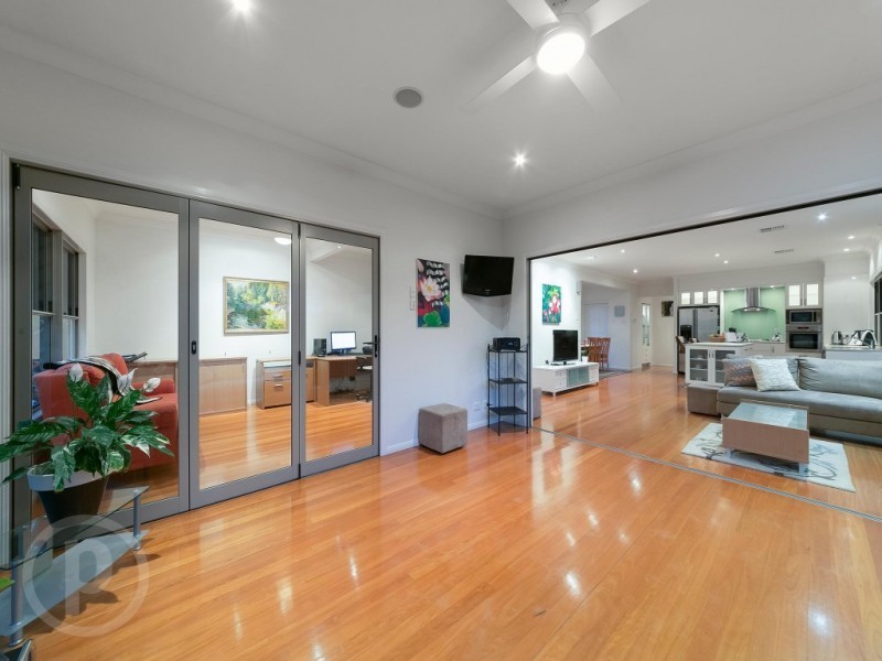 32 Dan Street, Graceville QLD 4075