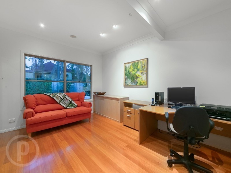 32 Dan Street, Graceville QLD 4075