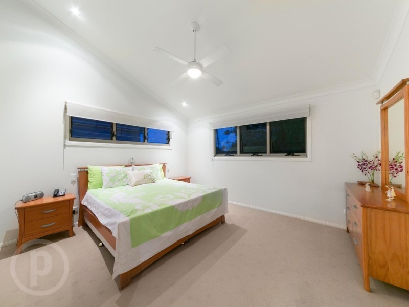 32 Dan Street, Graceville QLD 4075