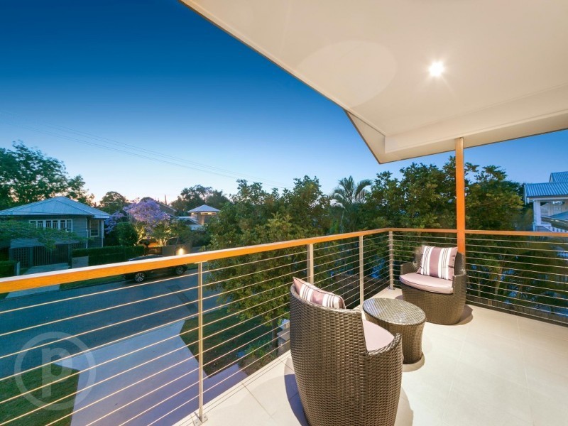 32 Dan Street, Graceville QLD 4075