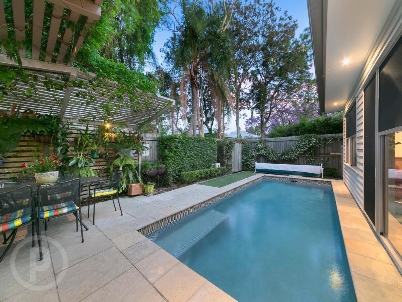 32 Dan Street, Graceville QLD 4075