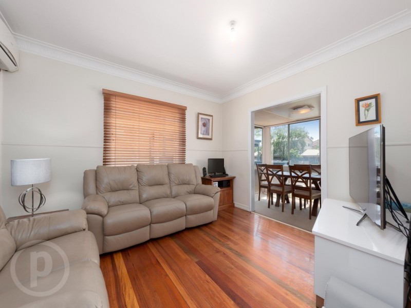 77 Douglas Street, Oxley QLD 4075