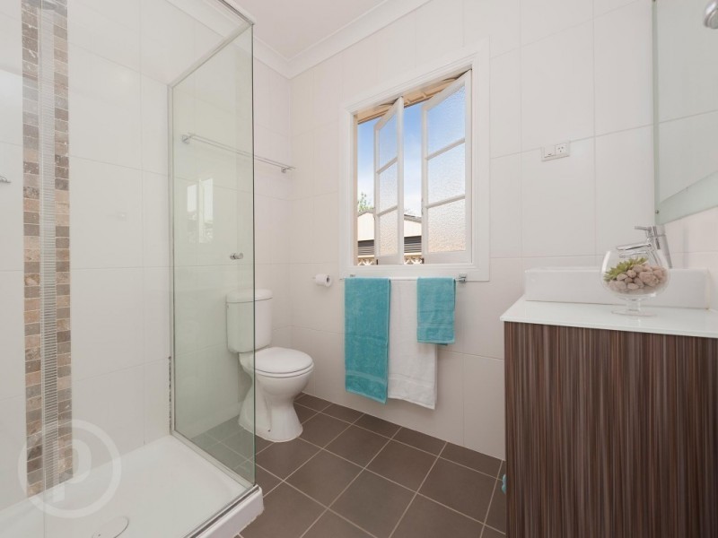 77 Douglas Street, Oxley QLD 4075